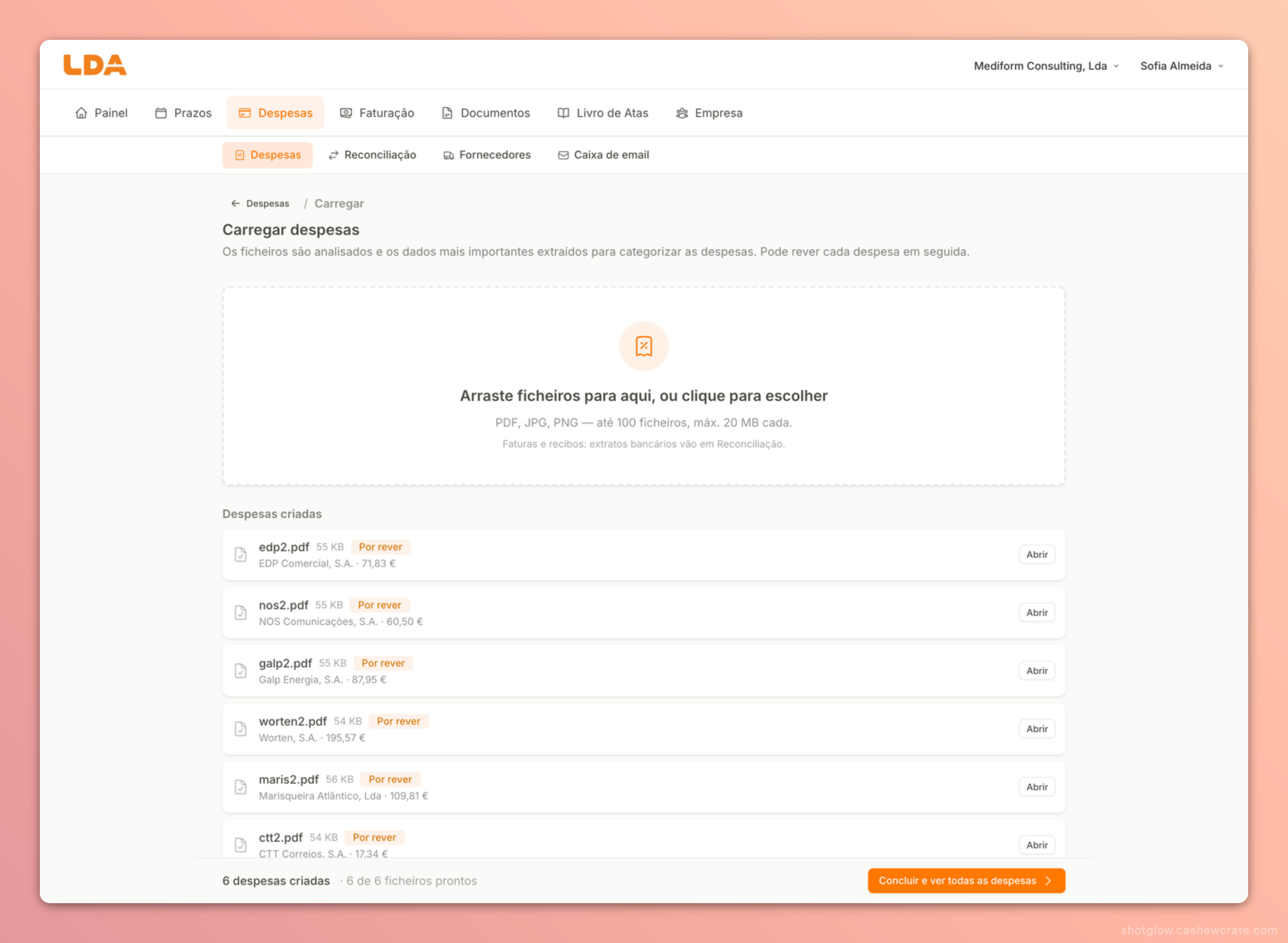 Página de Carregar Despesas na Limitada: zona de arraste para PDF, JPG e PNG, e lista de despesas a serem criadas com estado por ficheiro (Por rever).