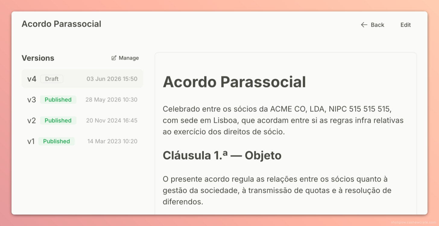 A document open in Limitada with the version-history sidebar: versions v1–v4 listed with their Published/Draft status and dates, next to the document content.